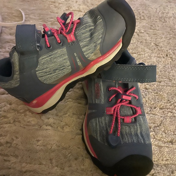 KEEN Kids' Sneakers in Gray and Pink - Picture 1 of 6